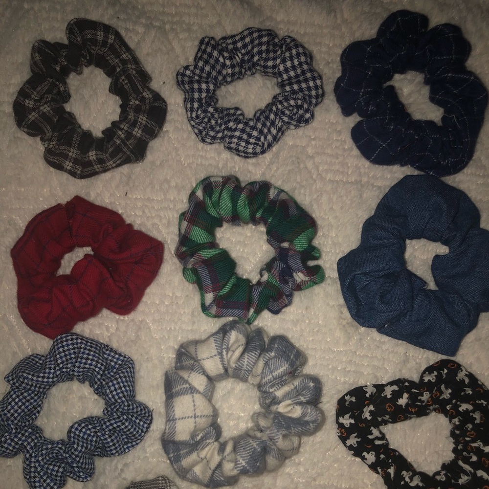Scrunchie - Picture 6 of 7